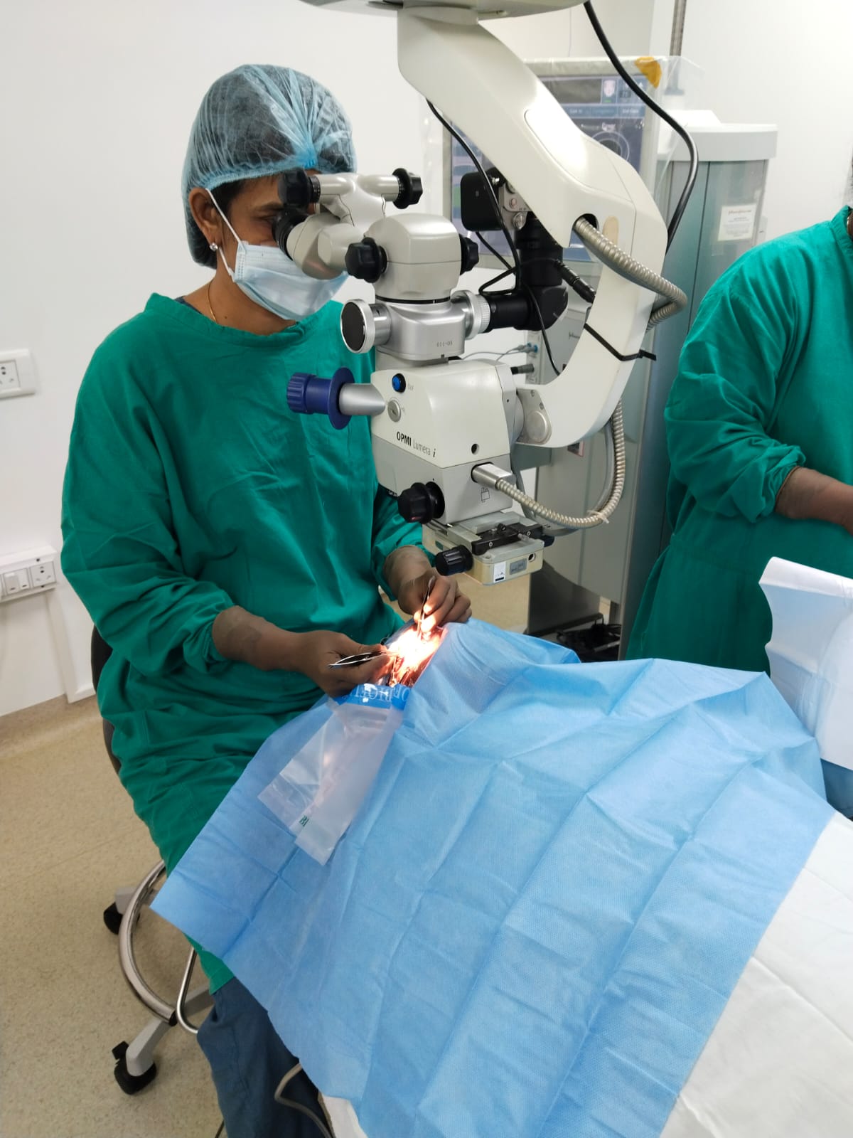 Dr. Namrata Kabra performing cornea transplant surgery at the microscope — Tejas Netralaya