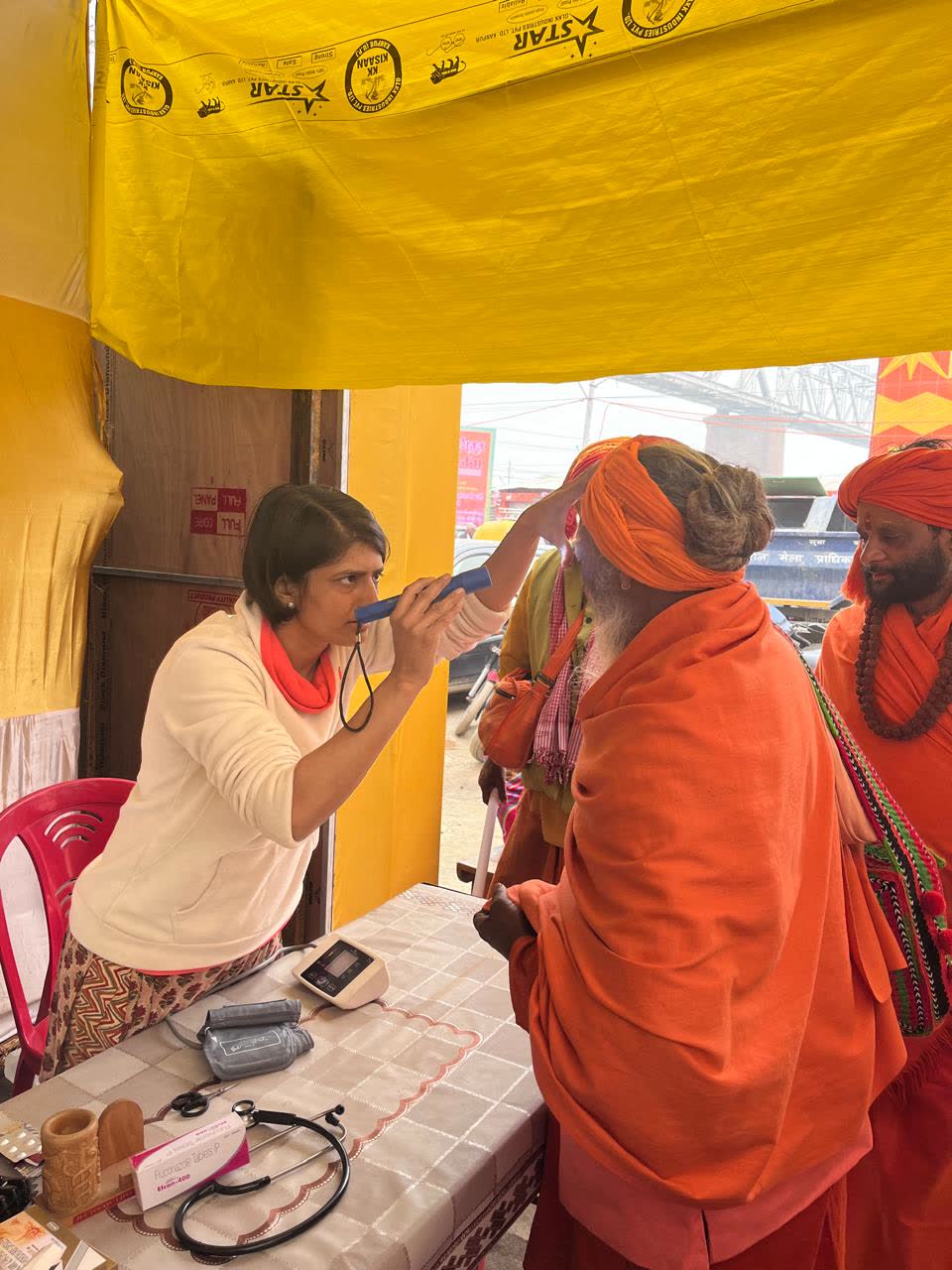 Eye examination of a sadhu during medical volunteering at Kumbhmela 2025, Prayagraj